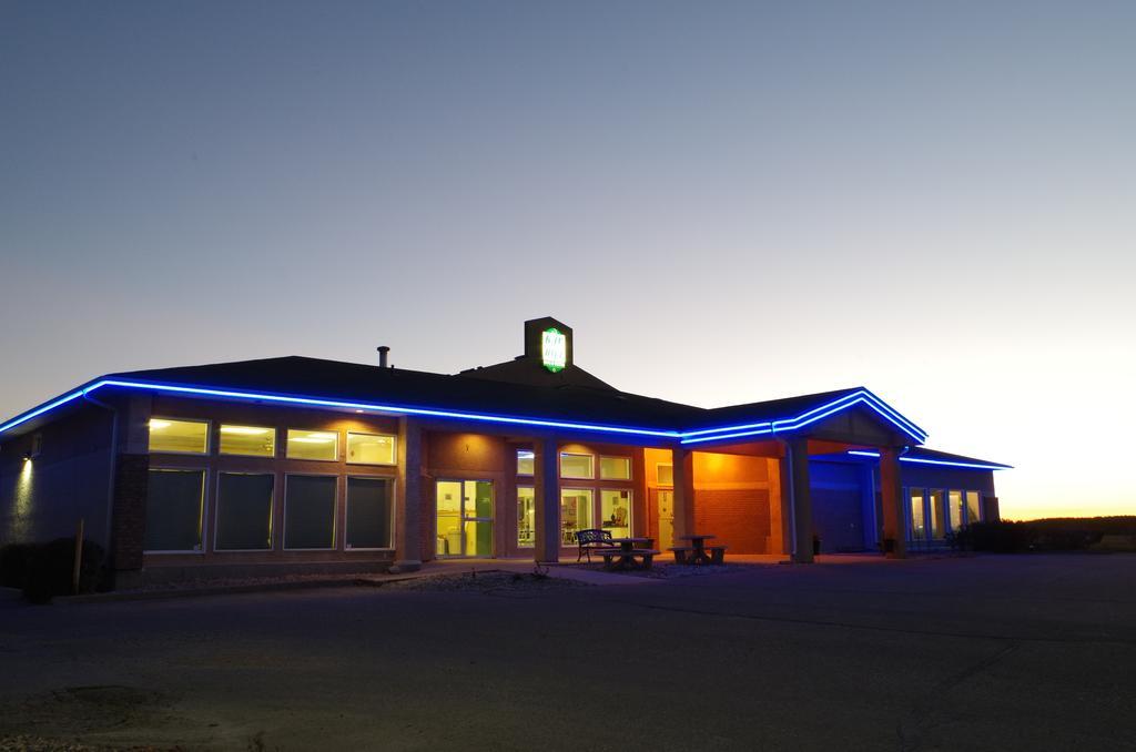 Bay Hill Inns & Suites Neepawa Buitenkant foto