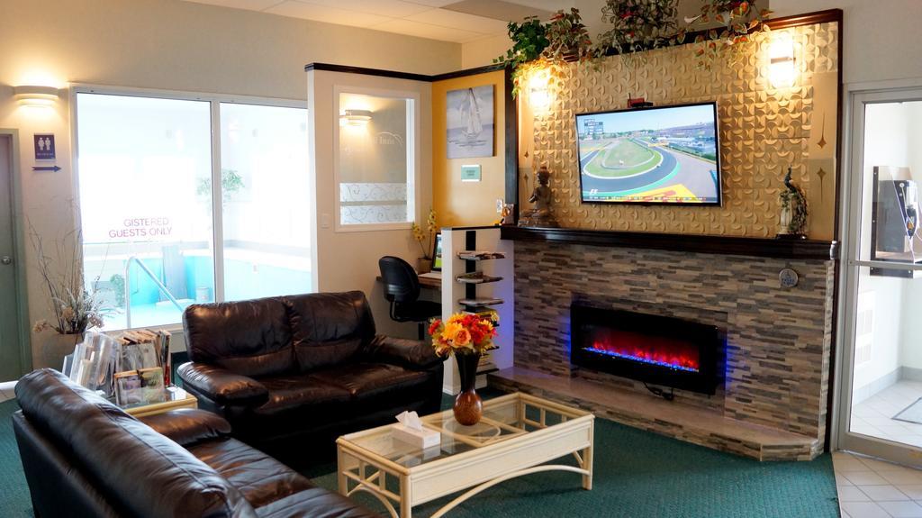 Bay Hill Inns & Suites Neepawa Buitenkant foto