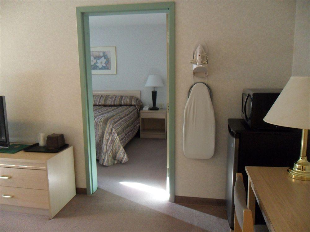 Bay Hill Inns & Suites Neepawa Buitenkant foto