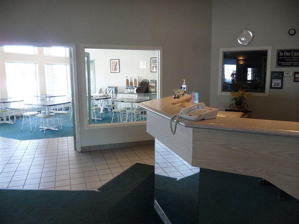 Bay Hill Inns & Suites Neepawa Buitenkant foto