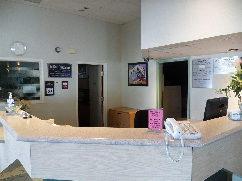Bay Hill Inns & Suites Neepawa Buitenkant foto
