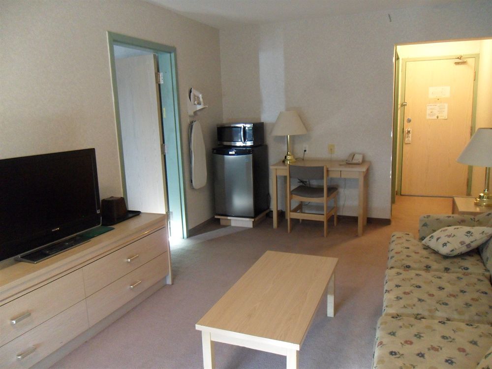 Bay Hill Inns & Suites Neepawa Buitenkant foto