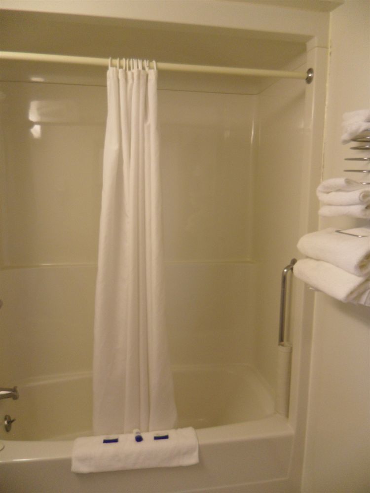 Bay Hill Inns & Suites Neepawa Buitenkant foto