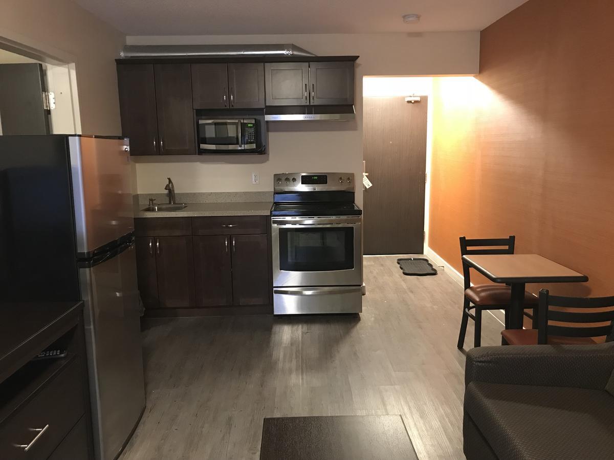Bay Hill Inns & Suites Neepawa Buitenkant foto