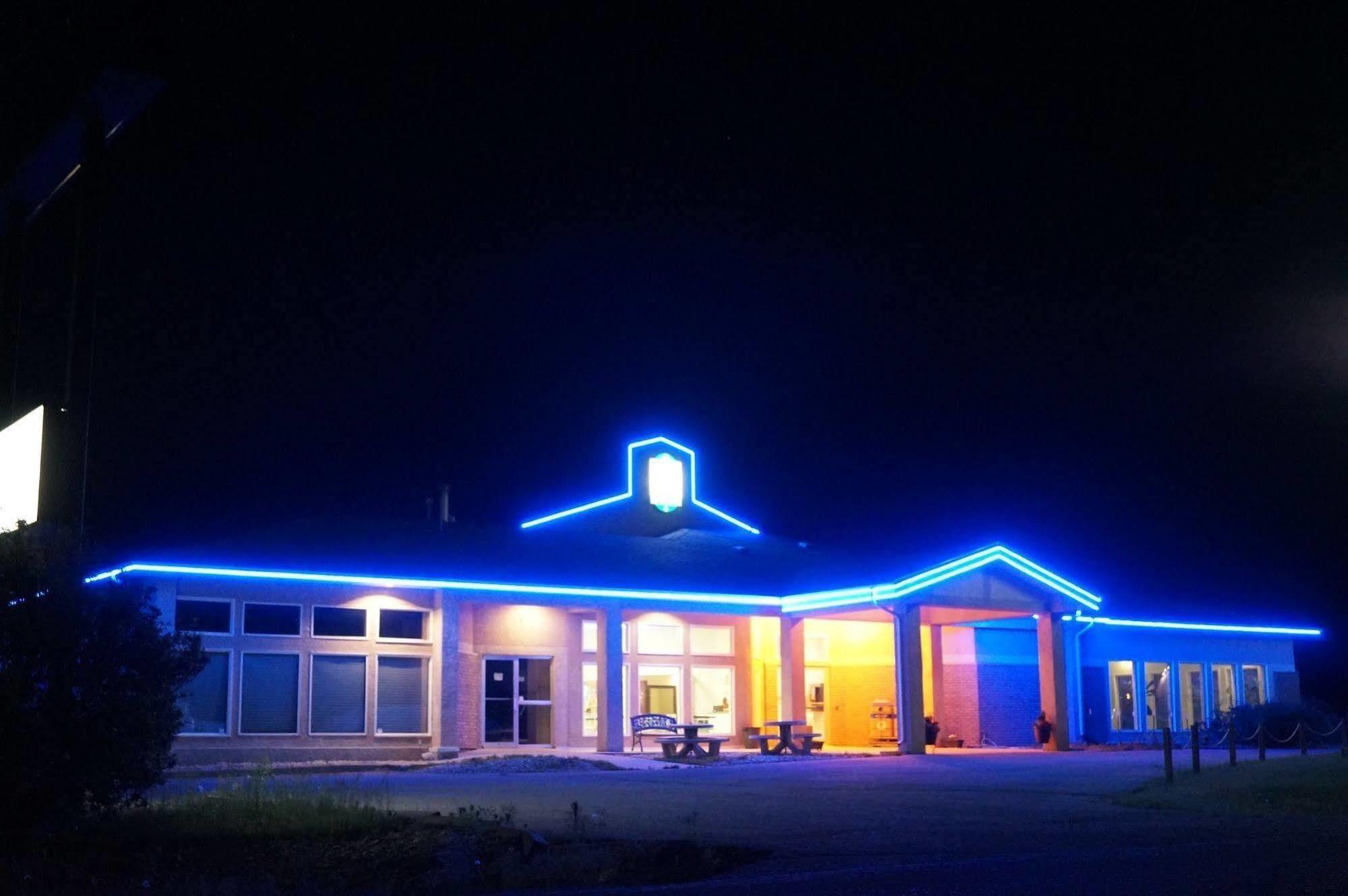Bay Hill Inns & Suites Neepawa Buitenkant foto