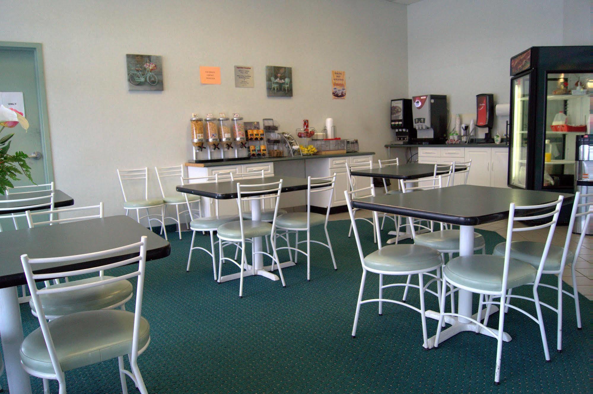 Bay Hill Inns & Suites Neepawa Buitenkant foto