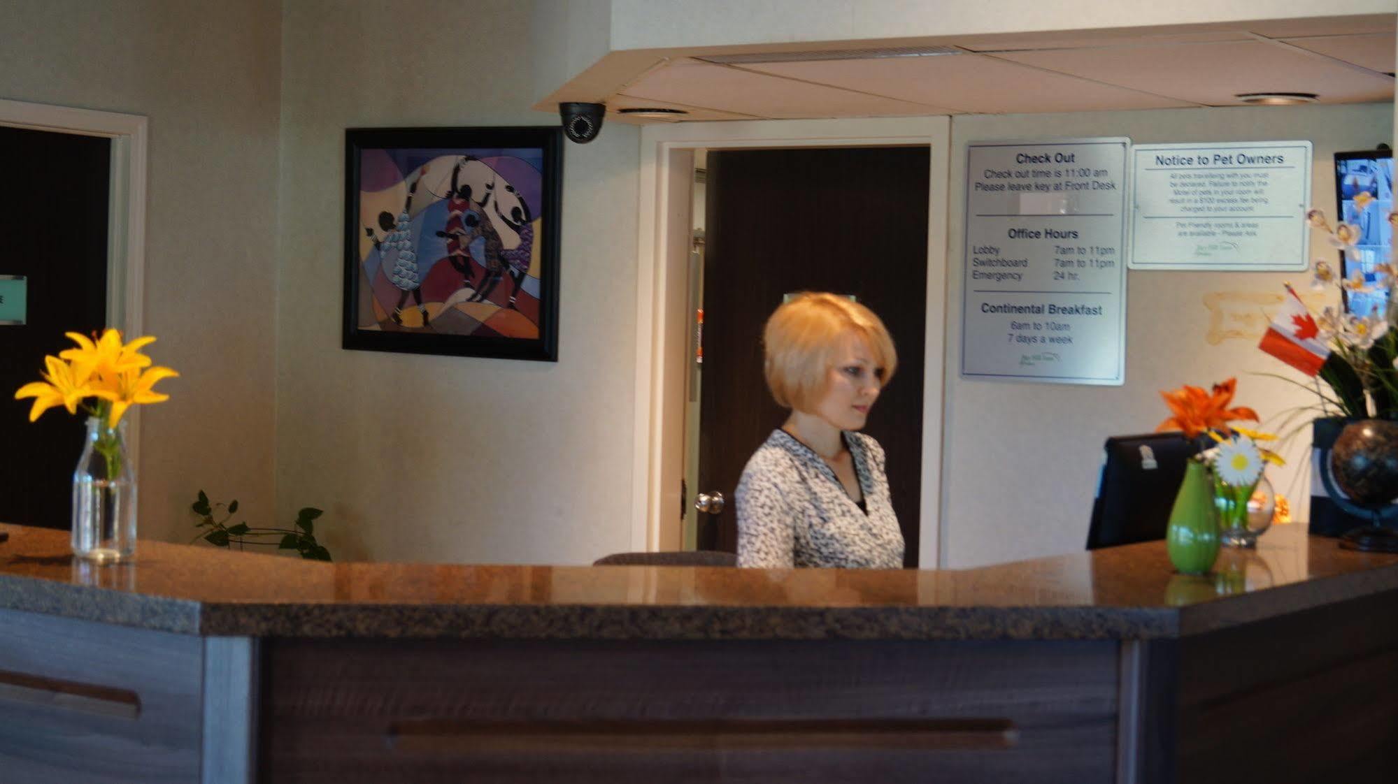 Bay Hill Inns & Suites Neepawa Buitenkant foto