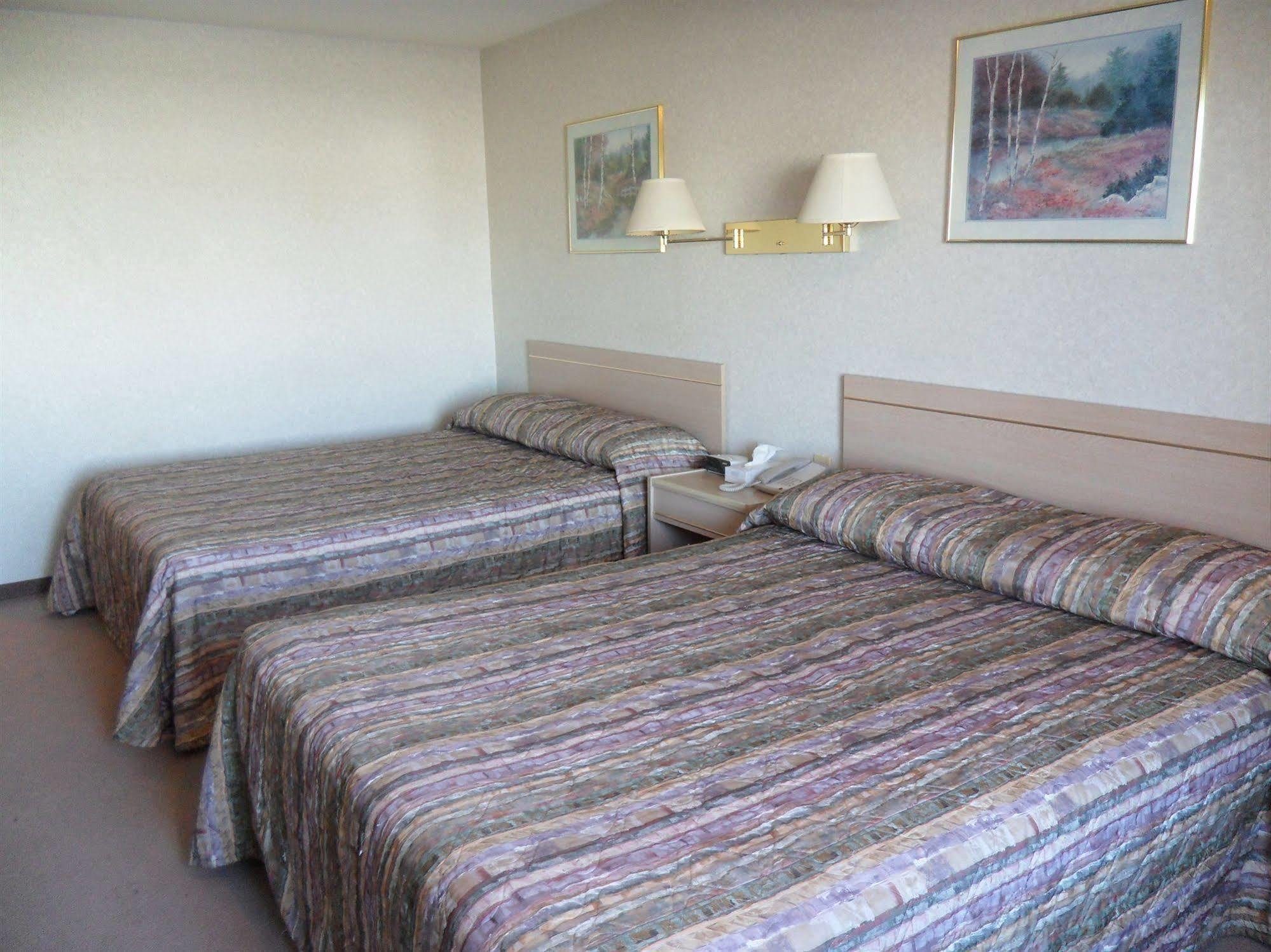 Bay Hill Inns & Suites Neepawa Buitenkant foto