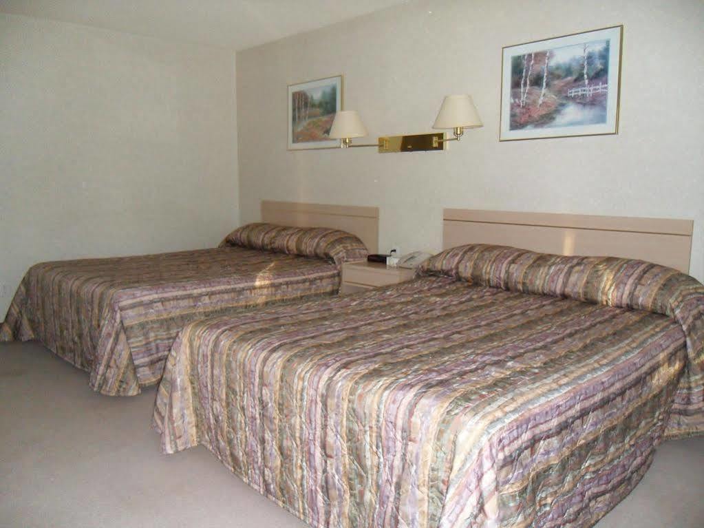 Bay Hill Inns & Suites Neepawa Buitenkant foto