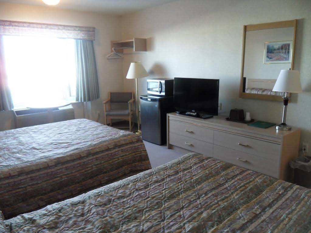 Bay Hill Inns & Suites Neepawa Buitenkant foto