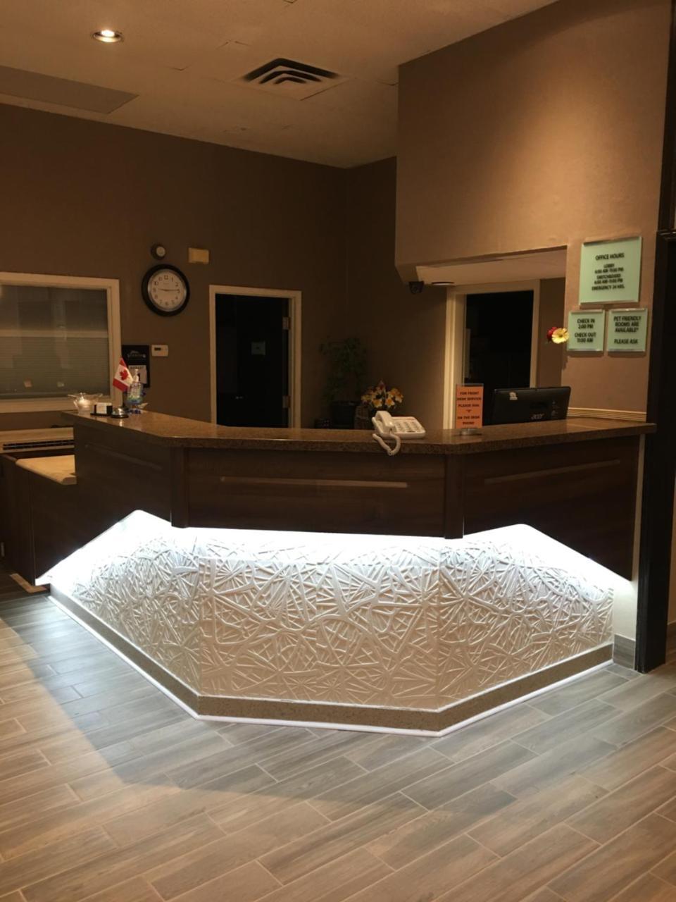 Bay Hill Inns & Suites Neepawa Buitenkant foto
