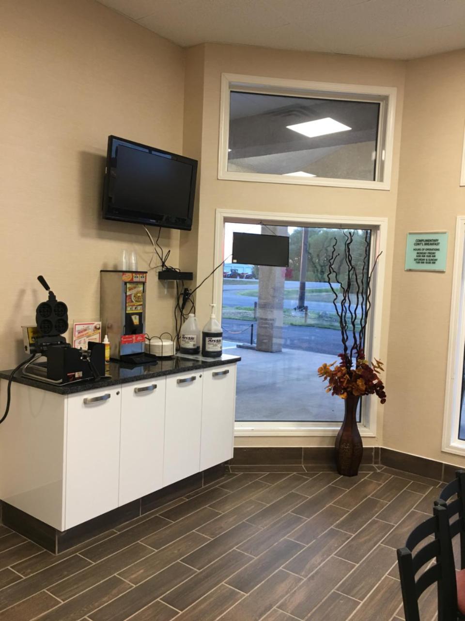 Bay Hill Inns & Suites Neepawa Buitenkant foto
