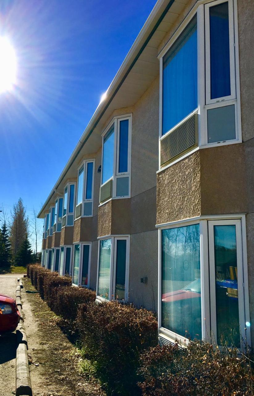 Bay Hill Inns & Suites Neepawa Buitenkant foto